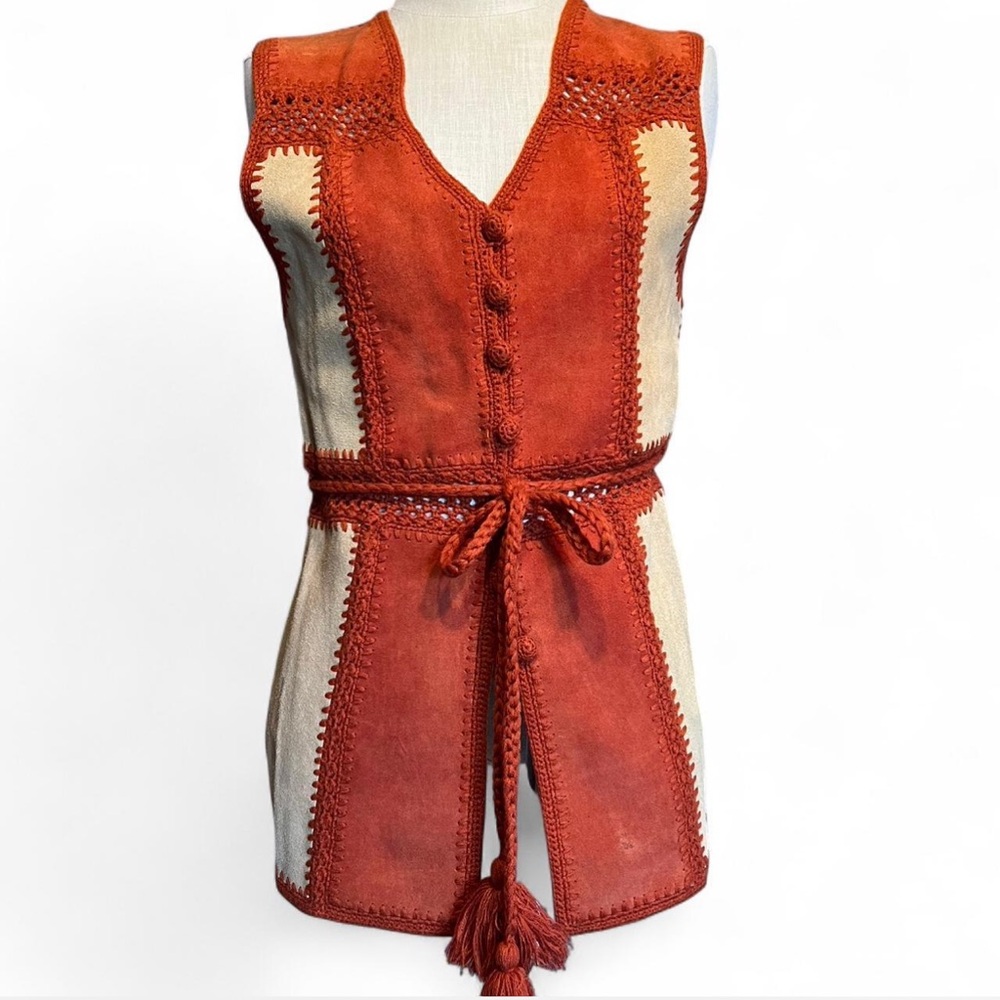 Last chance❣️Vintage 1970s Wayne Taylor Suede Leather and Crochet Boho Vest 🧡 - Picture 1 of 3